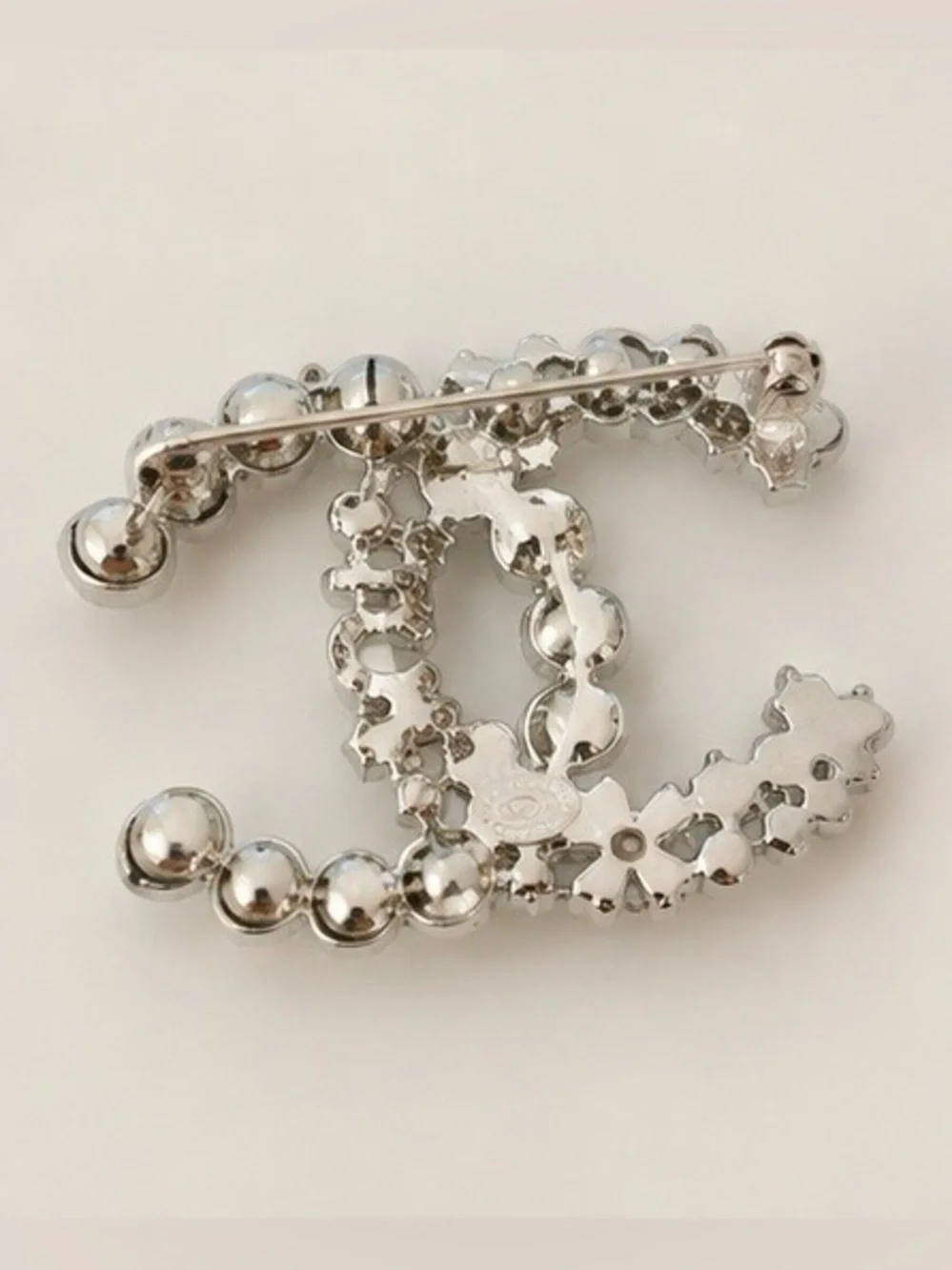 Pearl & Rhinestone Floral Statement Brooch – Silver Tone Elegant Pin